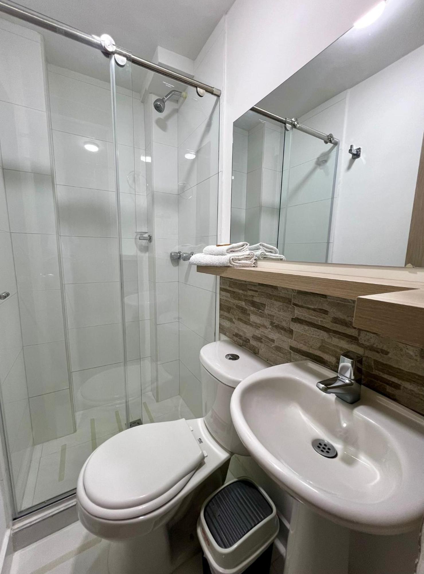 Hotel Adel مانيزاليس المظهر الخارجي الصورة