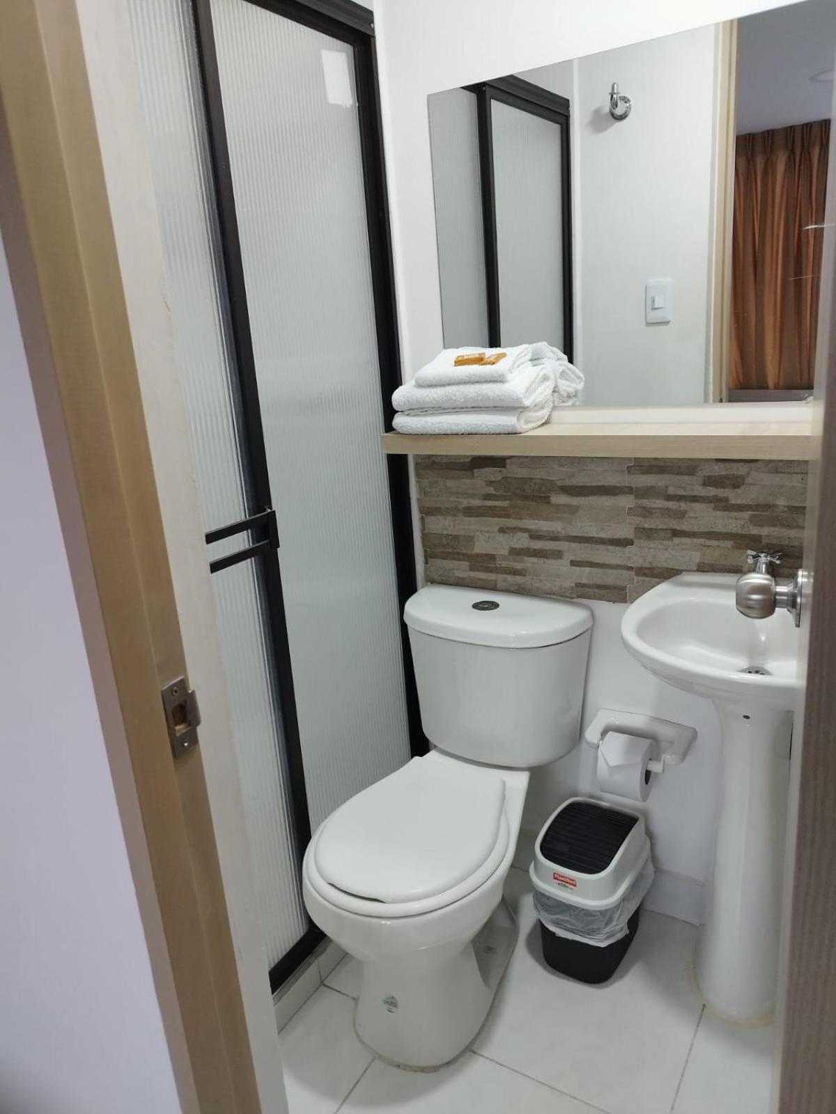 Hotel Adel مانيزاليس المظهر الخارجي الصورة