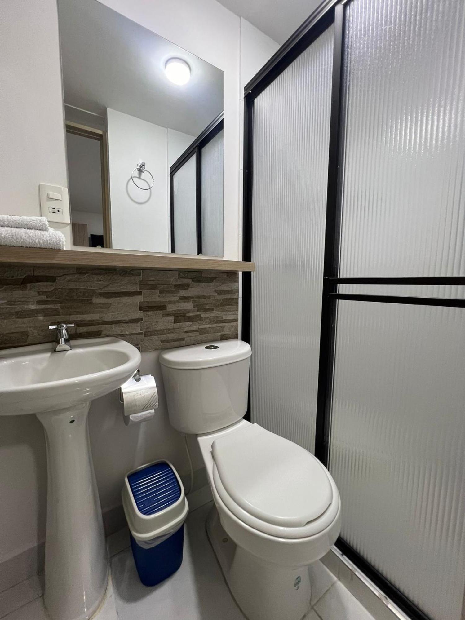 Hotel Adel مانيزاليس المظهر الخارجي الصورة