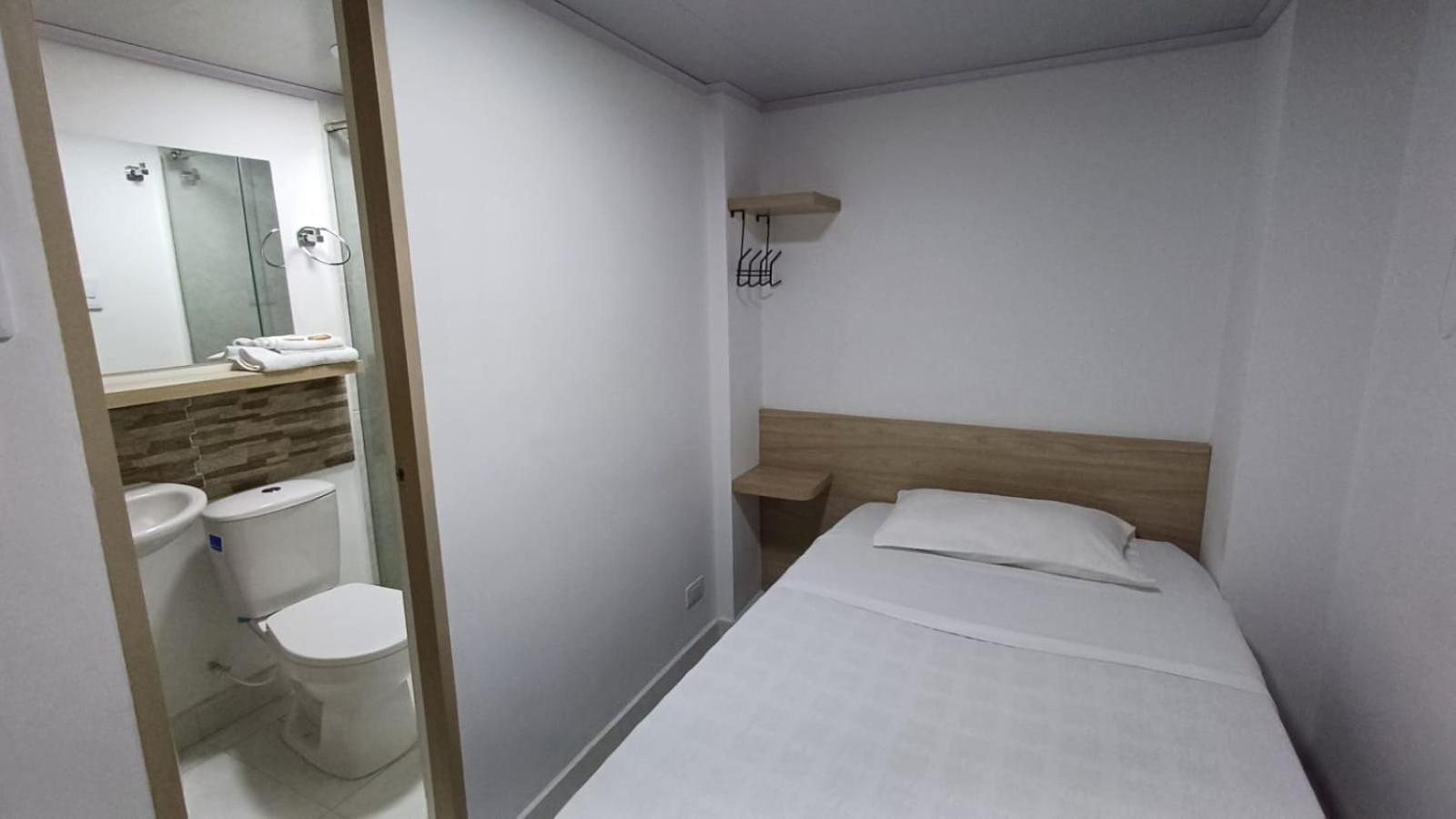 Hotel Adel مانيزاليس المظهر الخارجي الصورة