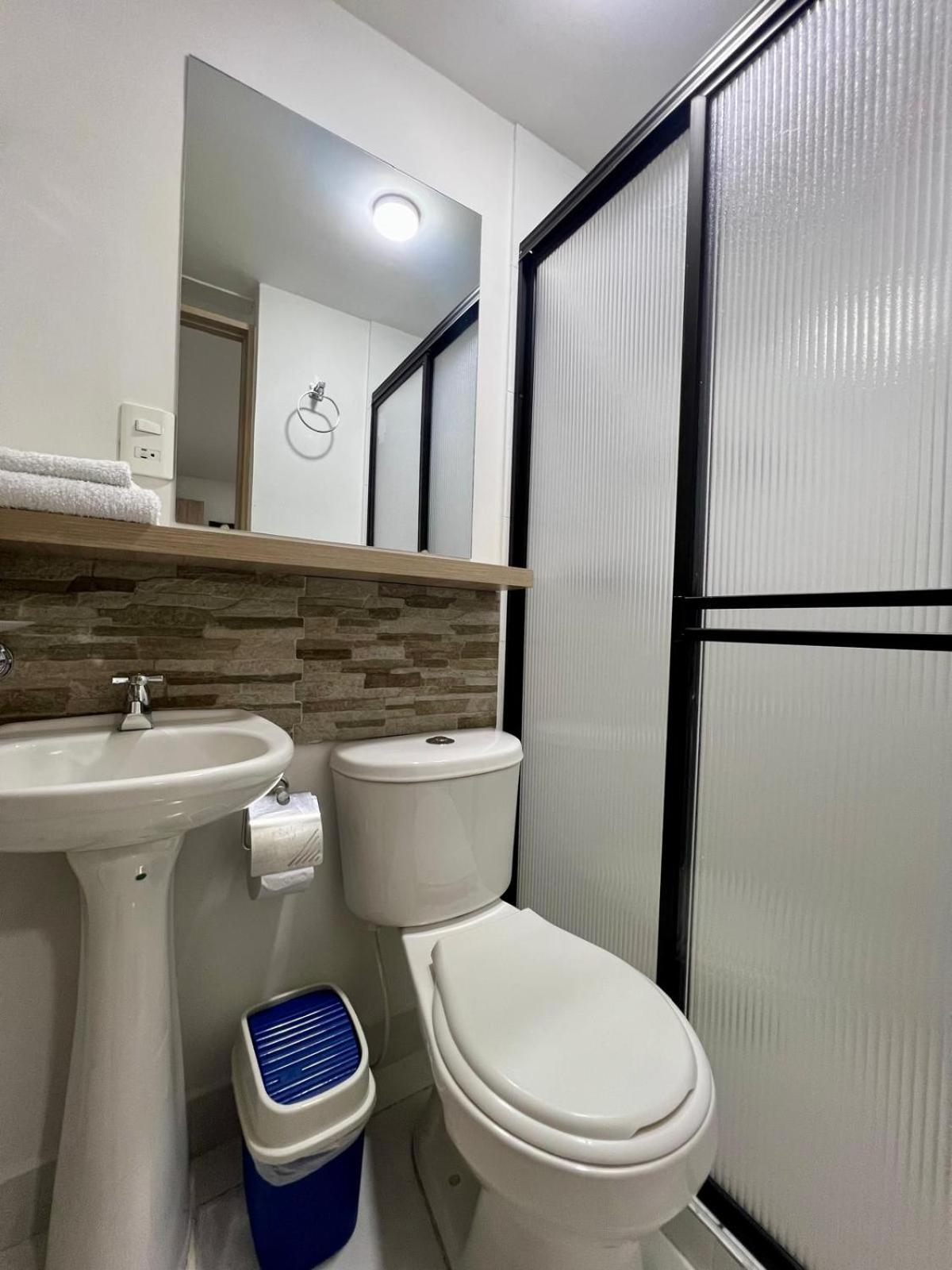 Hotel Adel مانيزاليس المظهر الخارجي الصورة