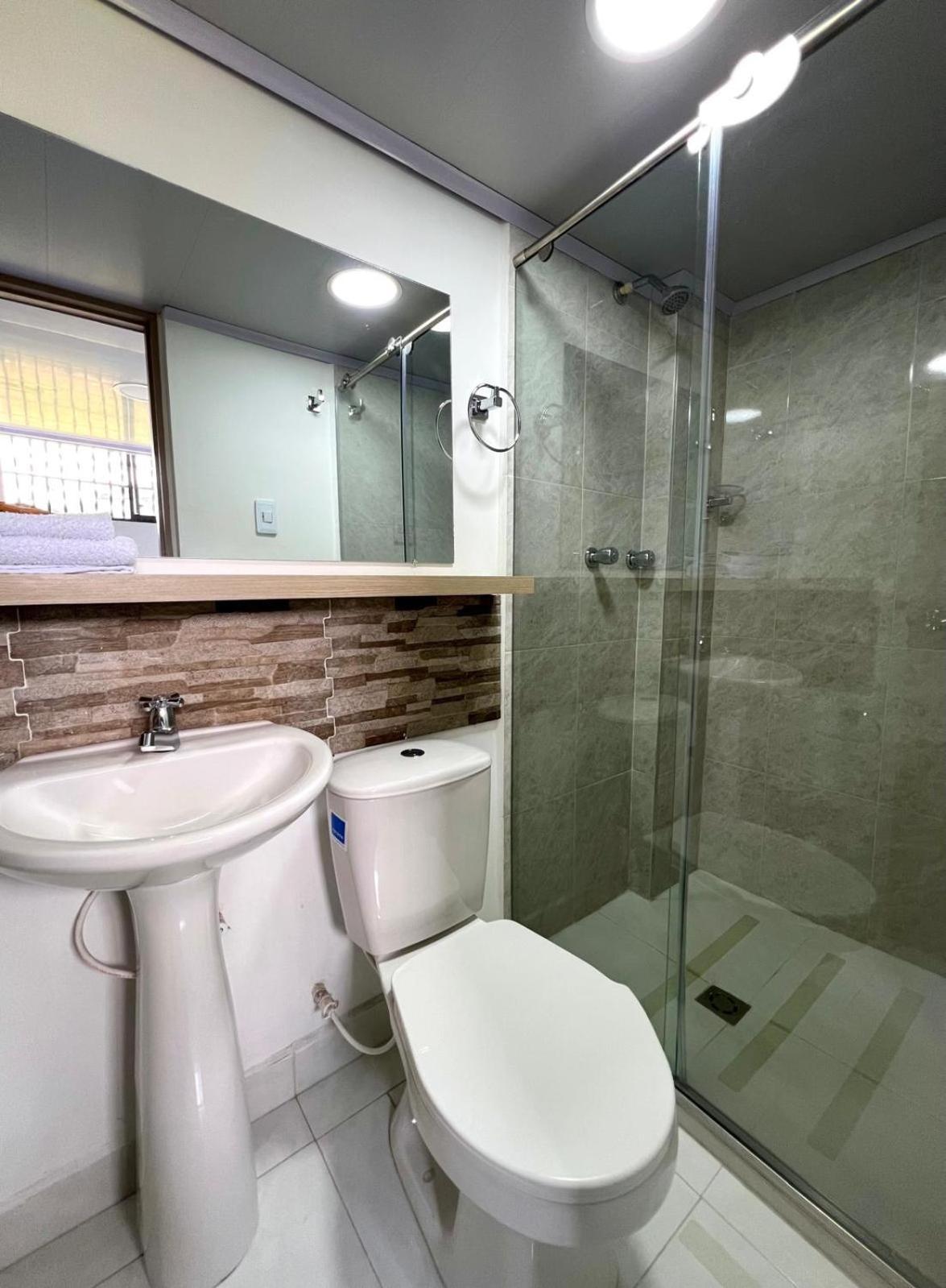 Hotel Adel مانيزاليس المظهر الخارجي الصورة